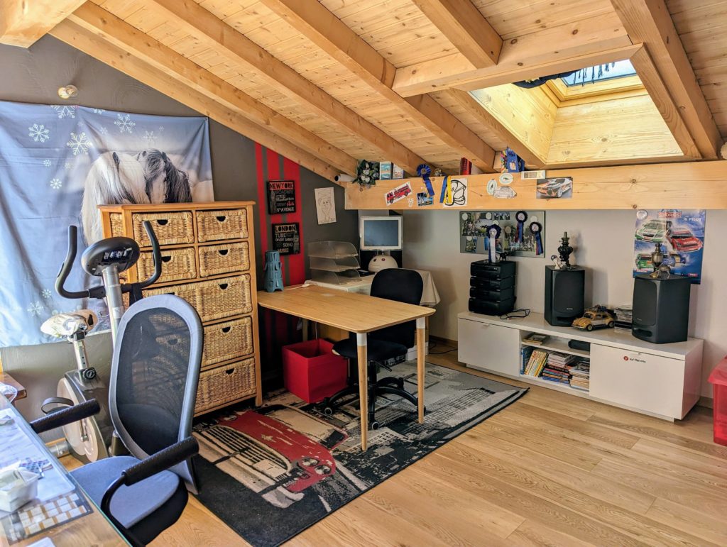 bedroom 1 chalet alp