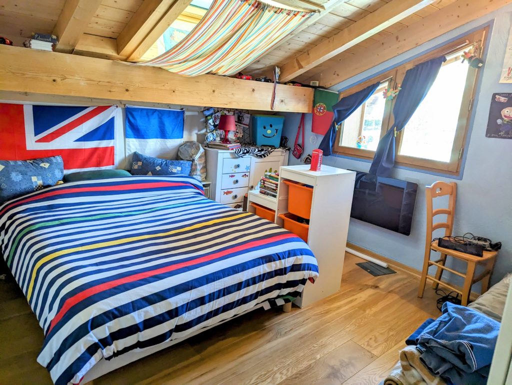bedroom 2 chalet alp