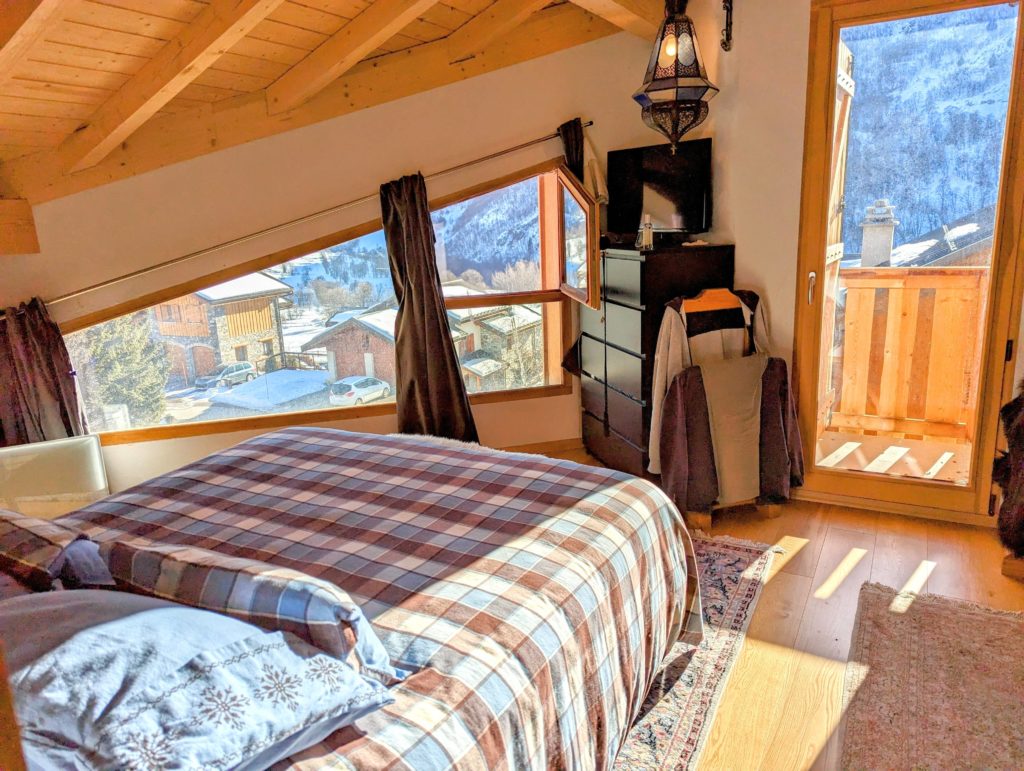 master bedroom chalet alp